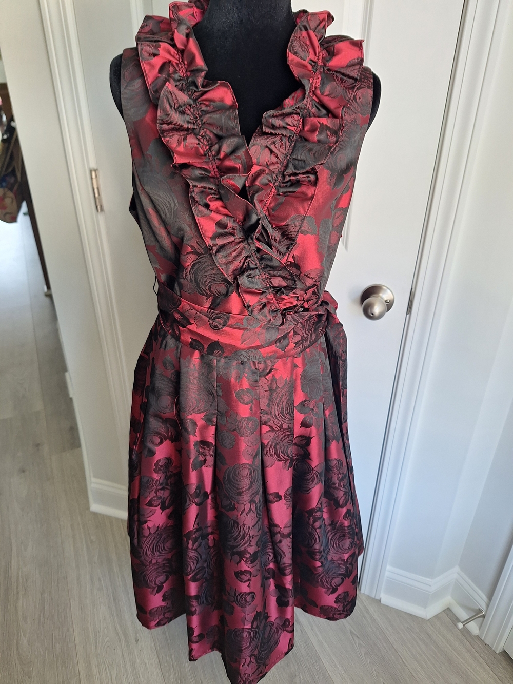 Jessica Howard Red & Black Jacquard Rose Ruffle Cocktail Dress — Size 12